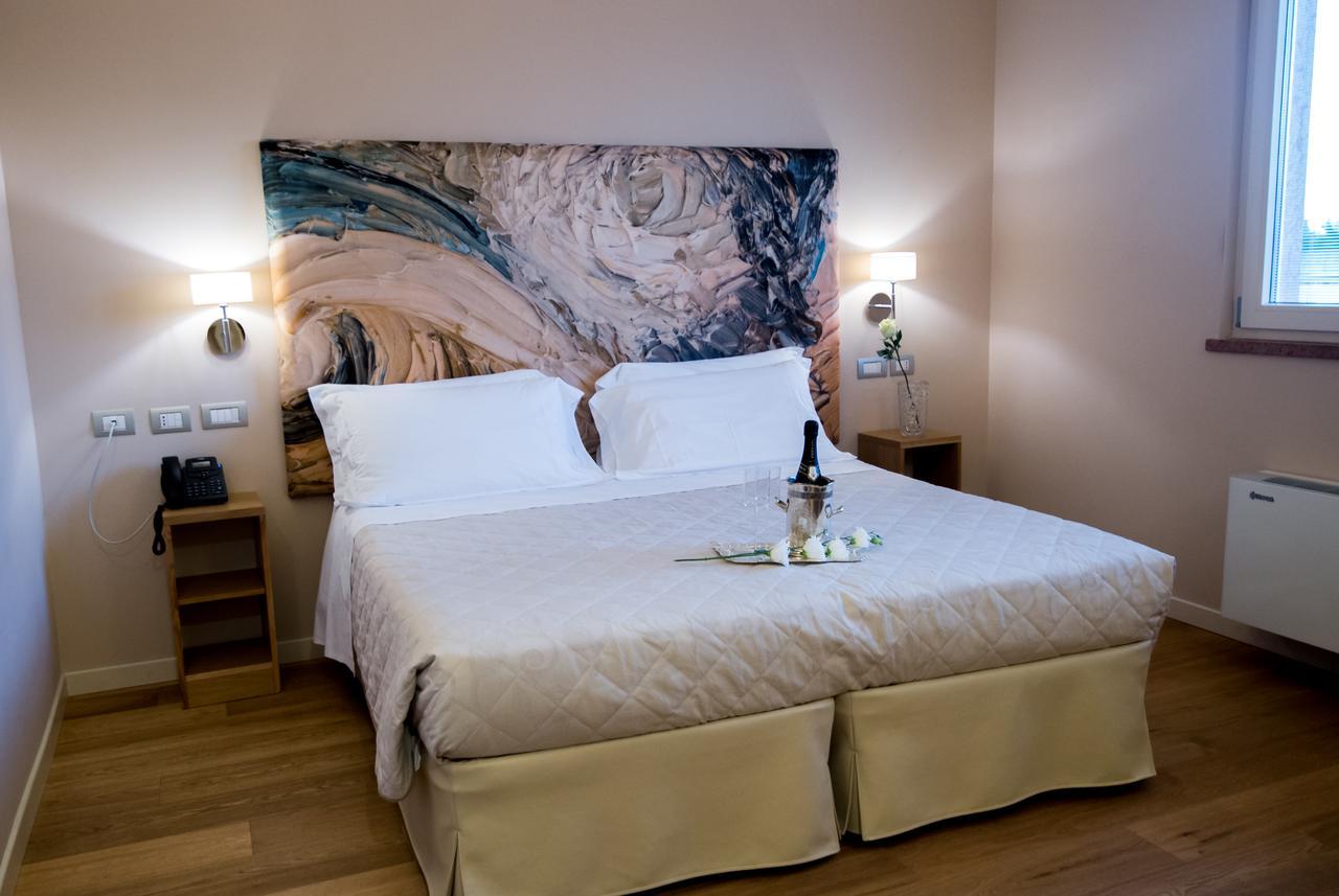 Dolcedorme Garni Hotell Parma Eksteriør bilde