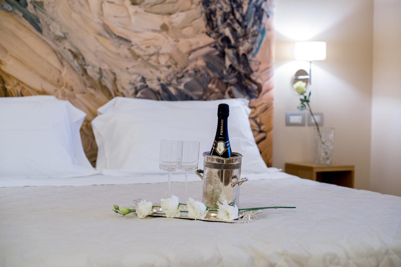 Dolcedorme Garni Hotell Parma Eksteriør bilde